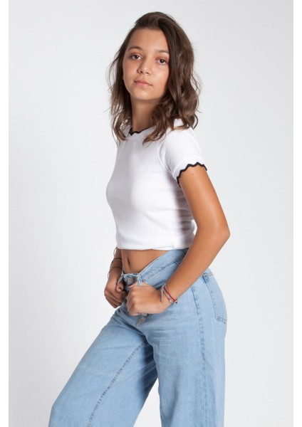 - Yakası Trikolu Beyaz Bluz - 160369-1