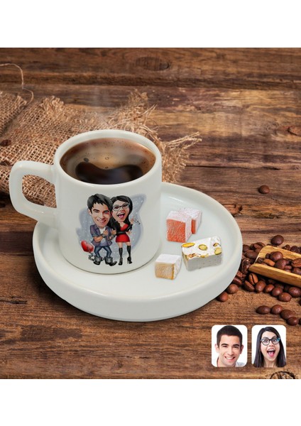 Kişiye Özel Sunum Tabaklı Sevgililer Karikatürlü Türk Kahvesi Fincanı Model 1