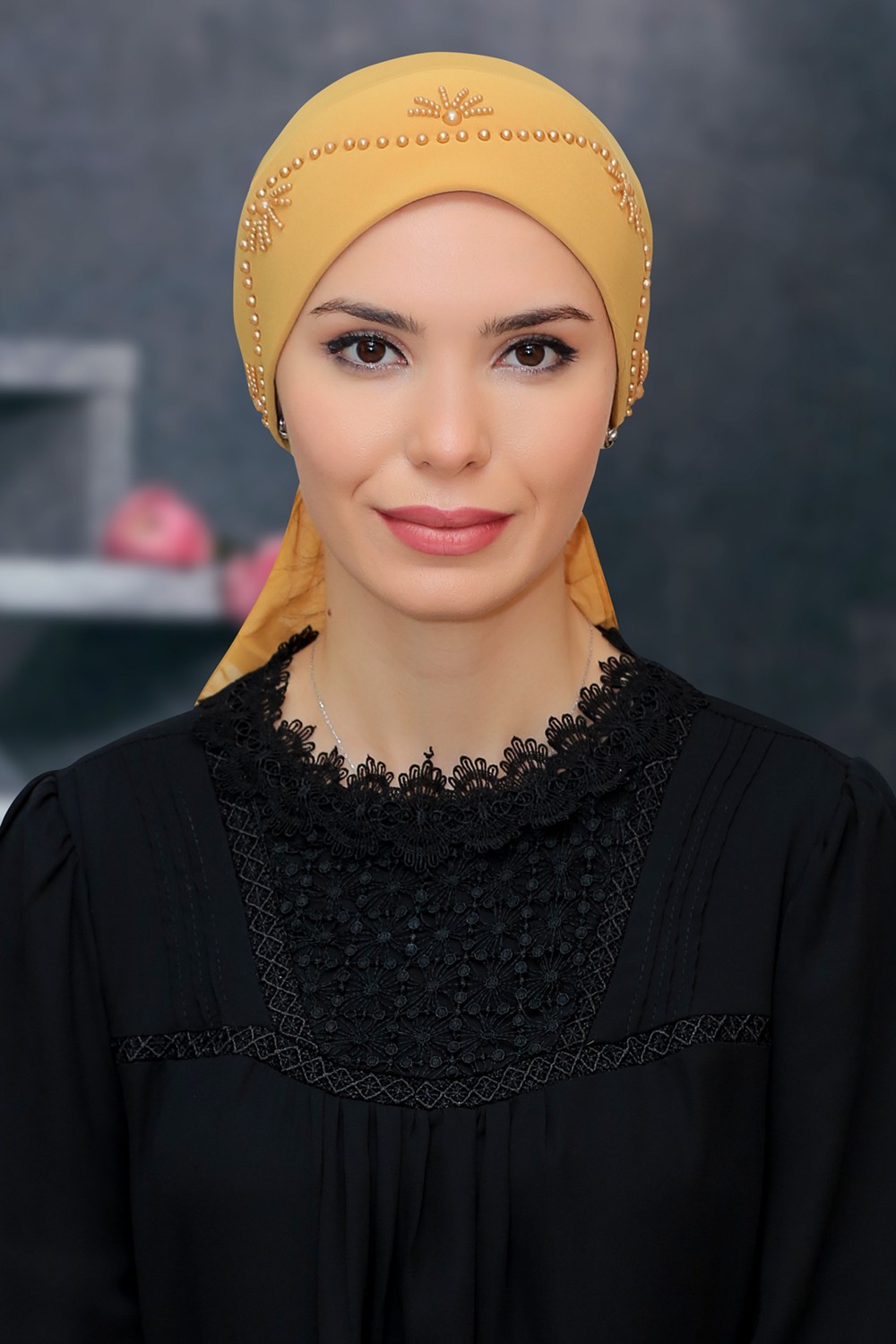 Hürrem Bone Gold Pratik Hazır Geçmeli Tesettür Bone Sandy Kumaş Güllü Boncuklu Işlemeli 1206_03