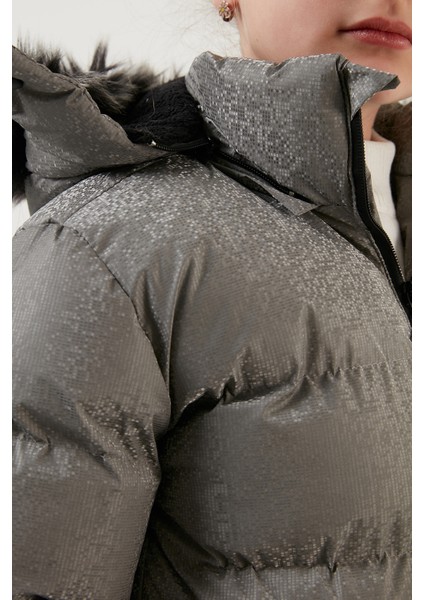 Yakası Suni Kürklü Peluş Astarlı Çıkarılabilir Kapüşonlu Dar Kesim Kışlık Mont Kız Çocuk MONT 5760002 fırsatları