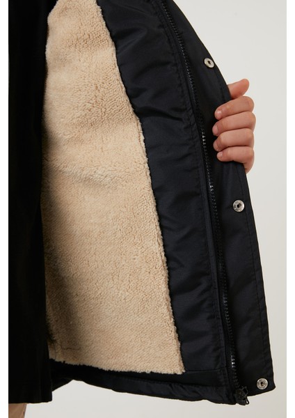 Yakası Suni Kürklü Peluş Astarlı Kapüşonlu Kışlık Mont Erkek Çocuk Mont 6036024 fırsatları