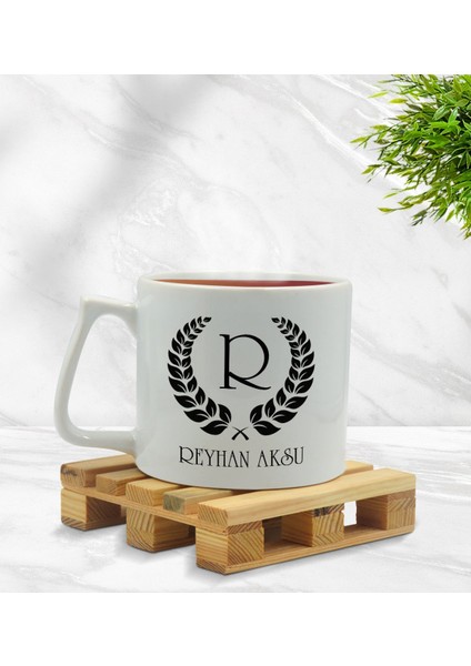 Kişiye Özel Çelenk Baş Harfli Isimli Tasarımlı Middle Beyaz Kupa Bardak Model 1