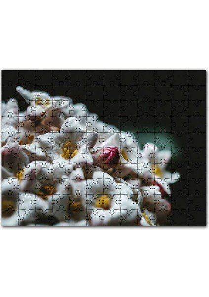 Beyaz Çiçeklerin Arasındaki Asi Pembe 120 Parça Puzzle Yapboz Mdf (Ahşap)