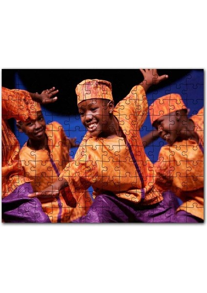 Yerel Kıyafetleriyle Dans Eden Afrikalı Çocuklar 120 Parça Puzzle Yapboz Mdf (Ahşap)