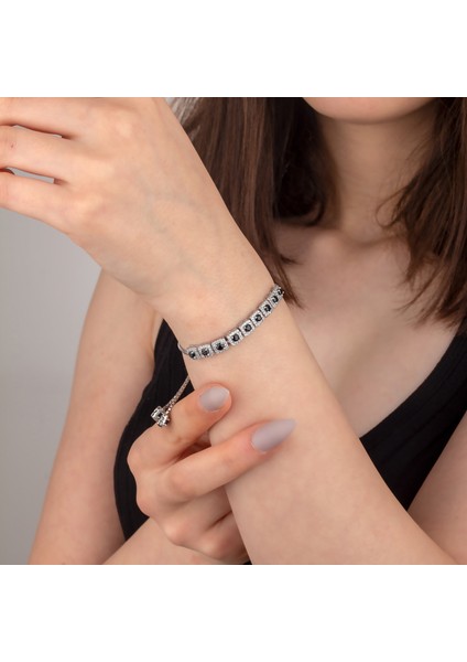 925 Ayar Gümüş Siyah Zirkon Taşlı Kare Model Asansörlü Bileklik modelleri
