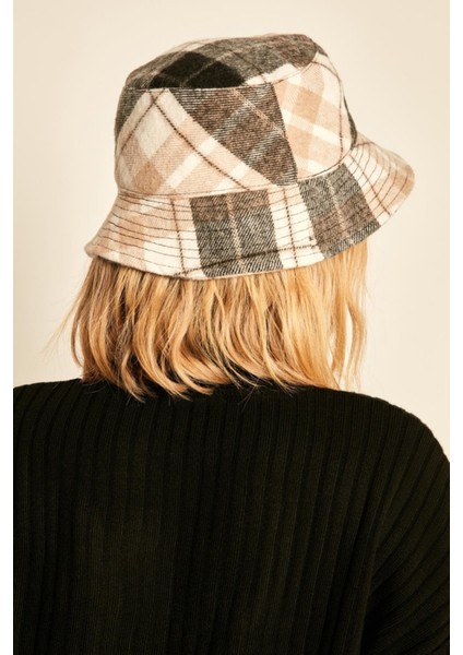 14188 Ekose Desen Kaşe Bej Bucket Şapka fiyatları