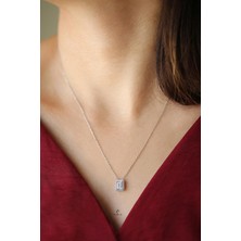 By Barun Gümüş Rengi 1 Carat Görünümünde Beyaz Taşlı 925 Ayar Pırlanta Model Gümüş Baget Kolye
