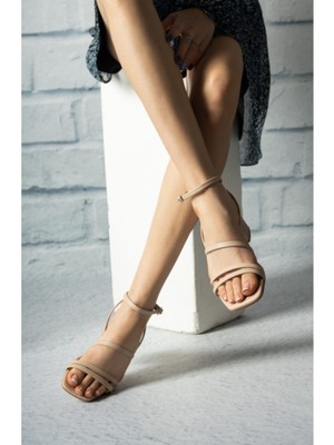 Diardi Kadın Ten Ince Bantlı Kısa Topuklu Sandalet İK0230