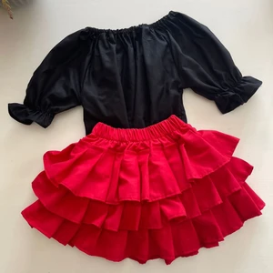 Özge Başaran Kız Çocuk, Kırmızı Fırfırlı Etek, Balon Kol Siyah Bluz, Kırmızı Bandana Set. 9-12 Ay