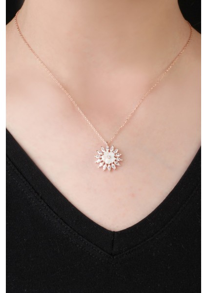 HİÇ GÜMÜŞ Kadın Güneş Motifli Manolya Çiçeği Sedef Taşlı 925 Ayar Gümüş Kolye fiyatları