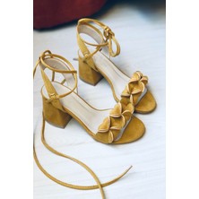 Mida Shoes Hardal Süet Çiçekli Topuklu Ayakkabı