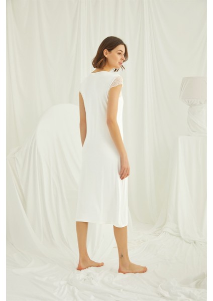 Kolu Omzu ve Yakası Dantelli Önü Düğmeli Gecelik 18407 fırsatları