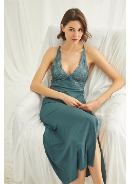 Göğüs ve Sırt Dekolteli Brode Dantelli Yırtmaçlı Gecelik 19305 fırsatları