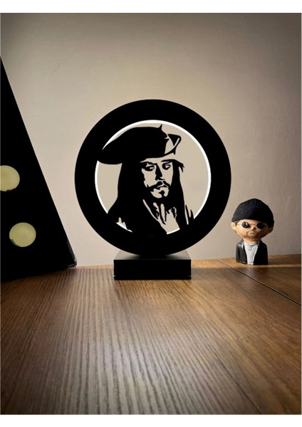 Karayip Korsanları Kaptan Jack Sparrow Silüeti LED Masa Lambası Ahşap