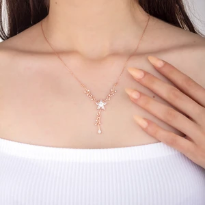 Miavi Silver 925 Ayar Gümüş Beyaz Nergis Çiçeği Sarmaşık Kolye