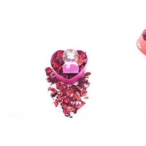 Deco Elit Kalp Kutuda Sarılan Çiftler Temalı Mini Boy Kar Küresi 6,5 cm Boy