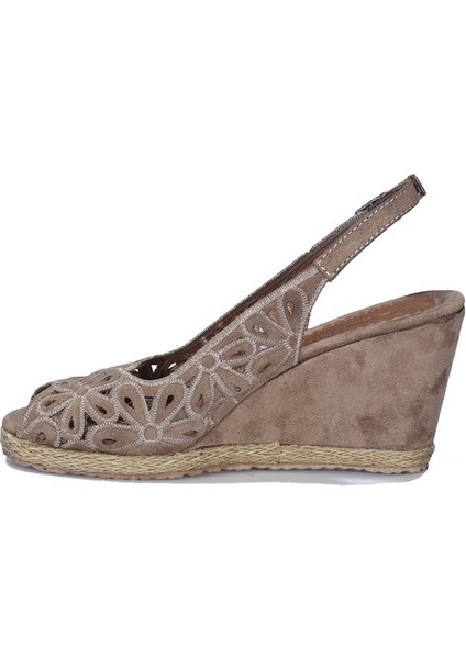 Devetüyü Rengi Süet Dolgu Taban Kadın Sandalet modelleri