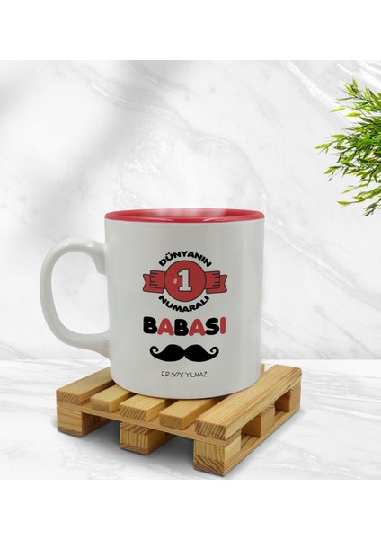 Kişiye Özel Dünyanın 1 Numaralı Babası Tasarımlı Içi Kırmızı Renkli Kupa Bardak Model 1