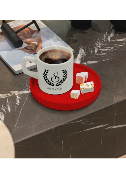 Kişiye Özel Kırmızı Sunum Tabaklı Çelenk Baş Harfli Isimli Türk Kahvesi Fincanı Model 3 fiyatları