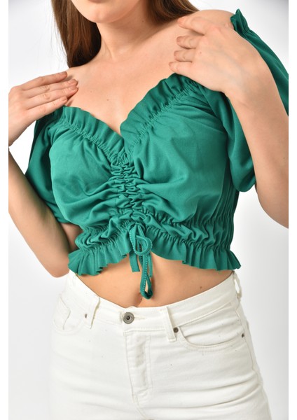 Yeşil Önü Büzgülü Lastik Detaylı Crop Bluz fırsatları