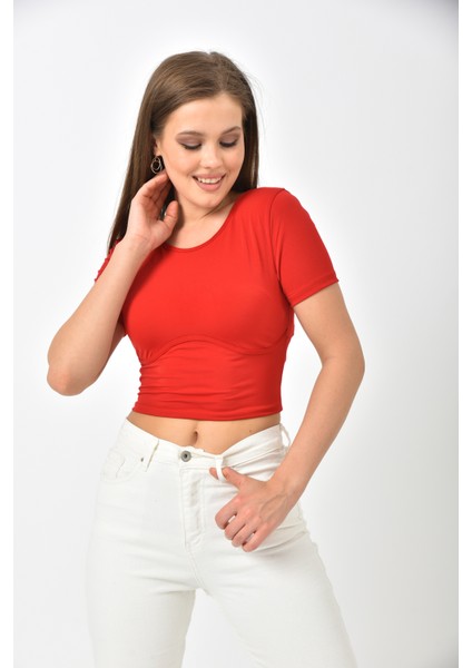 Kırmızı Sırt Detaylı Önü Şeritli Crop Bluz
