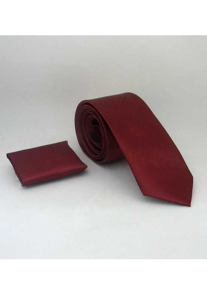 Bordo Slim Fit Düz Renk Saten Kravat Parlak Kumaşla Şıklığı Yansıtıyor