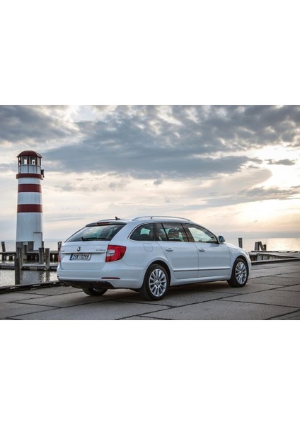 Skoda Superb 2 Combi Sw 2009-2015 Sağ Arka Tampon Alt Köşe Reflektörü Yansıtıcı Kedi Gözü 3T9945106