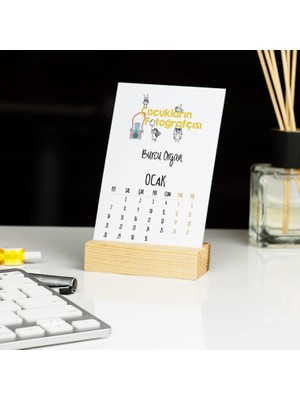 Hediyelen Çocukların Fotoğrafcısı Sarı Tasarım Masa Takvimi