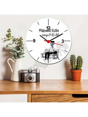 Hediyelen Mükemmel Kadını Bekleyen Erkek Duvar Saati