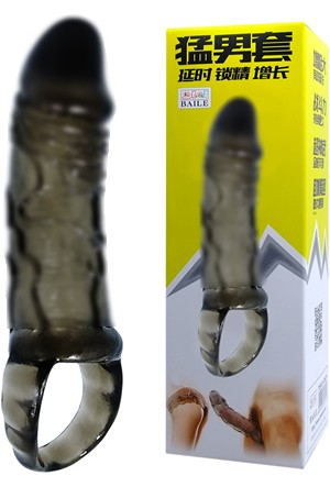 Ayol ozining katta mushukini korsatadi