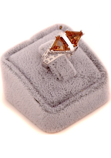 Renk Değiştiren Sultan Taşlı Üçgen Yüzük 2057