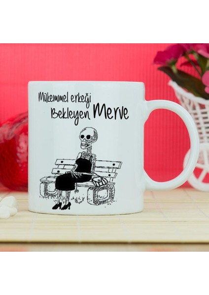 Mükemmel Erkeği Bekleyen Kadın Kupa Bardak - Beyaz