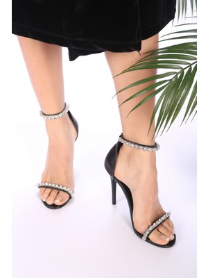 Shoeberry Kadın Siyah Cilt Taşlı Tek Bantlı Topuklu Ayakkabı