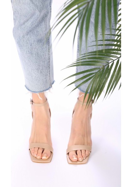 Kadın Ten Cilt Tek Bant Topuklu Ayakkabı fırsatları