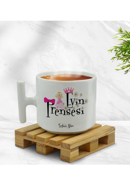 Kişiye Özel Evin Prensesi Tasarımlı T Kulplu Beyaz Middle Kupa Bardak-3