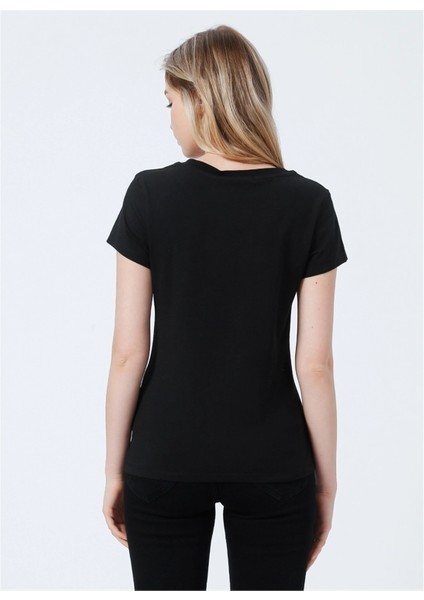 Kadın Ck Embro Badge V Yaka T-Shirt fiyatları