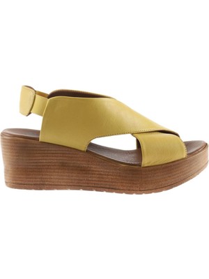 Bueno Shoes Sarı Deri Kadın Dolgu Topuklu Sandalet