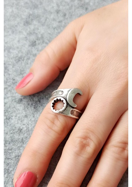 Antik Gümüş Kaplama Takım Anahtarı Şekilli El Yapımı Ayarlanabilir Unisex Yüzük modelleri