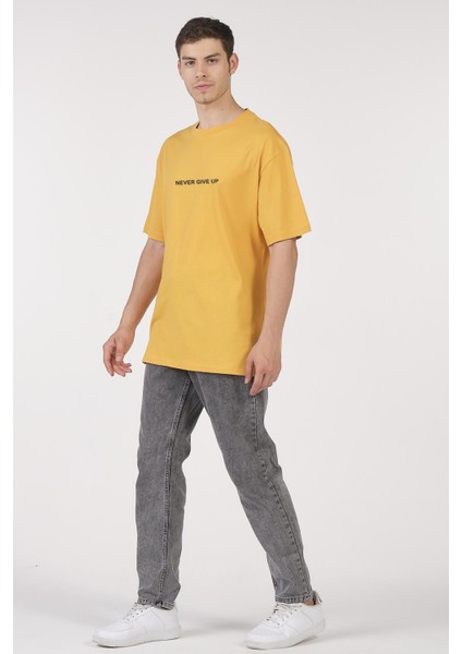 Unisex (Erkek -Kadın) Oversize ( Bol-Salaş ) T-Shirt Renk Hardal Never Give Up modelleri