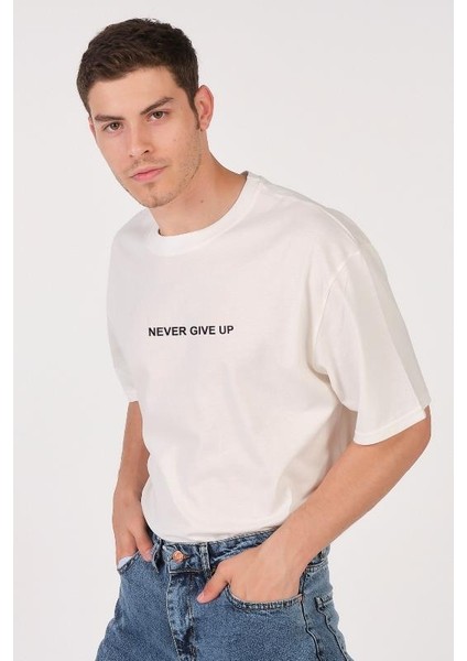 Unisex (Erkek -Kadın) Oversize ( Bol-Salaş ) T-Shirt Renk Ekru ( Beyaz ) Never Give Up fırsatları