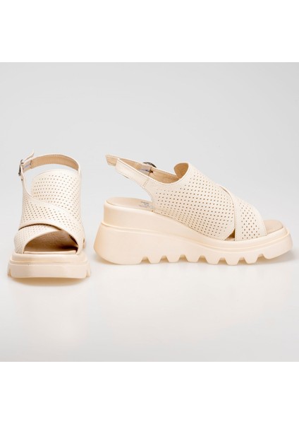 Kadın Deri Günlük Dolgu Tabanlı ve Fuspetli Yumuşak Iç Tabanlı Sandalet indirimleri