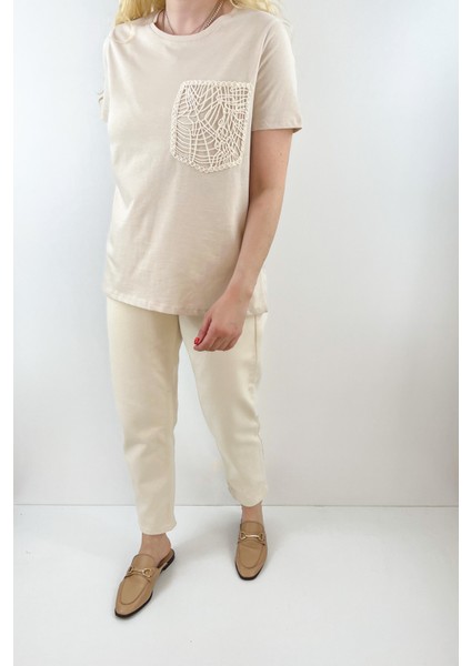 Cep Kroşe Detaylı Krem Renk Tişört modelleri