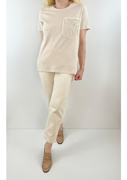 Cep Kroşe Detaylı Krem Renk Tişört fırsatları