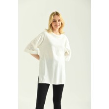 Moviment Beyaz Duble Kol Geniş Kesim Asimetrik Yırtmaçlı Örme T-Shirt