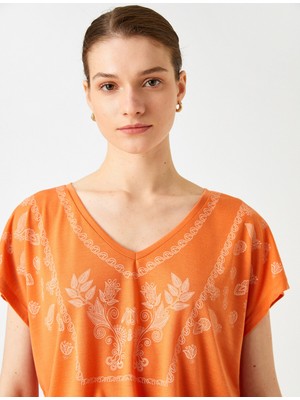 Koton Çiçek Baskılı Tişört V Yaka Kısa Kollu