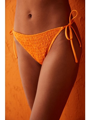 Penti Tarçın Yanları Bağlama Detaylı Gia Bikini Altı