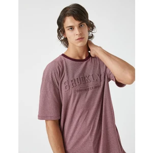 Çizgili Kabartma Baskılı Tişört