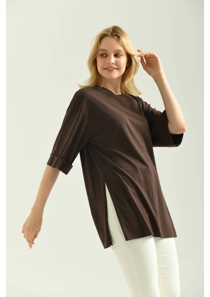 Kahverengi Duble Kol Geniş Kesim Asimetrik Yırtmaçlı Örme T-Shirt modelleri