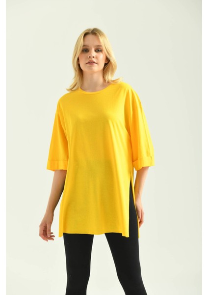 Sarı Duble Kol Geniş Kesim Asimetrik Yırtmaçlı Örme T-Shirt