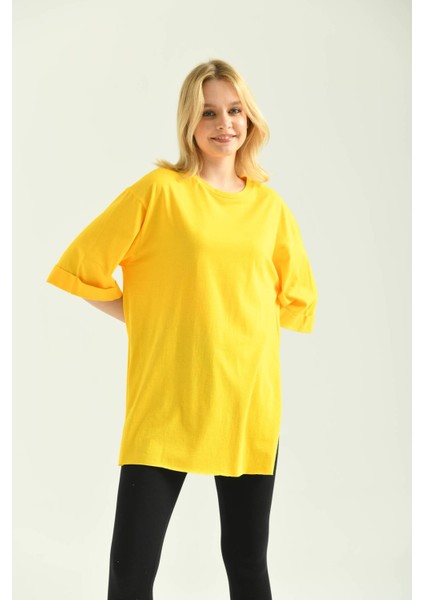 Sarı Duble Kol Geniş Kesim Asimetrik Yırtmaçlı Örme T-Shirt